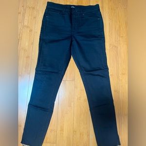 BRAND NEW: EXPRESS Jeans. Black. Size 6R